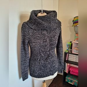 Cowl nech sweater.🌈